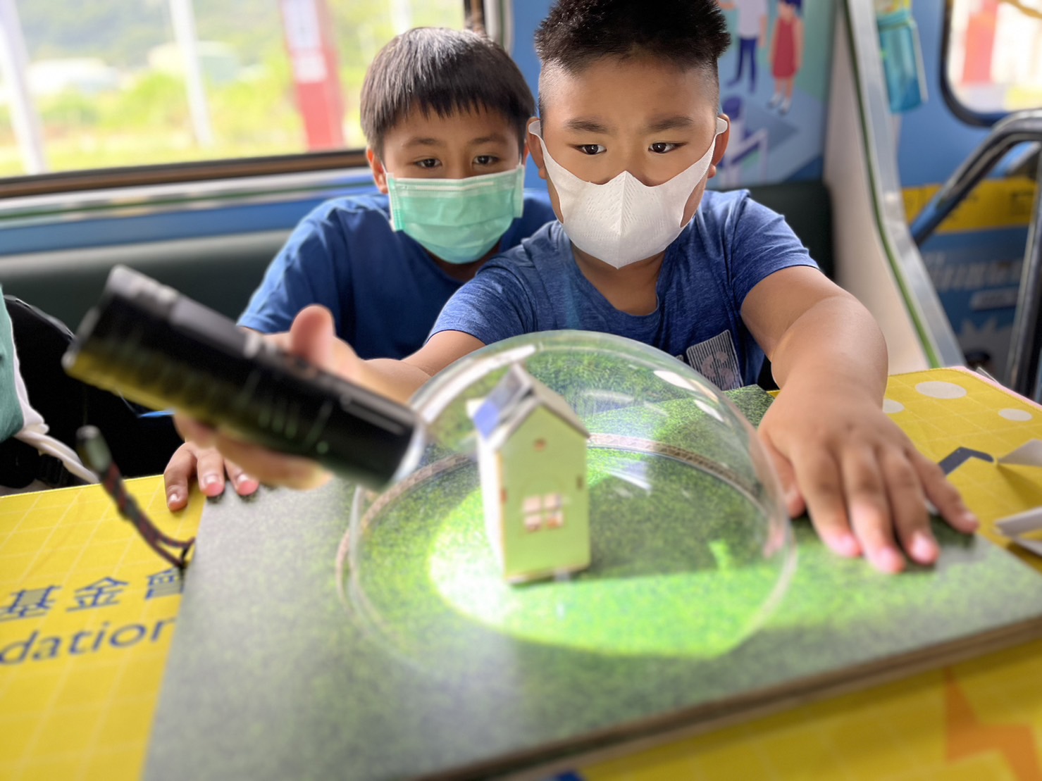 星空电子參與基礎科學主題車廂，以STEAM教學精神，設計「逐日科學家」、「太陽能工程師」以及「淨零建築師」三大能源科普課程和實驗